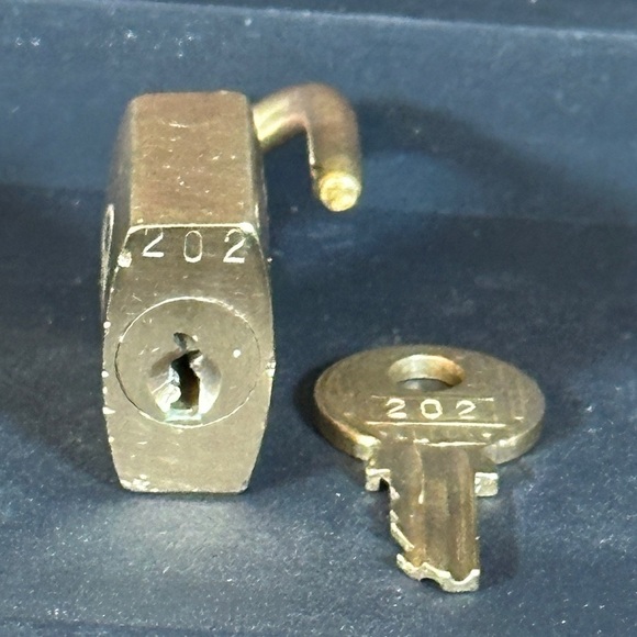 # 202 Louis Vuitton Lock and Key - Picture 5 of 7